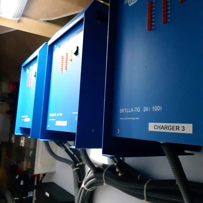 tekne akuleri - redresorler - boat batteries - battery chargers